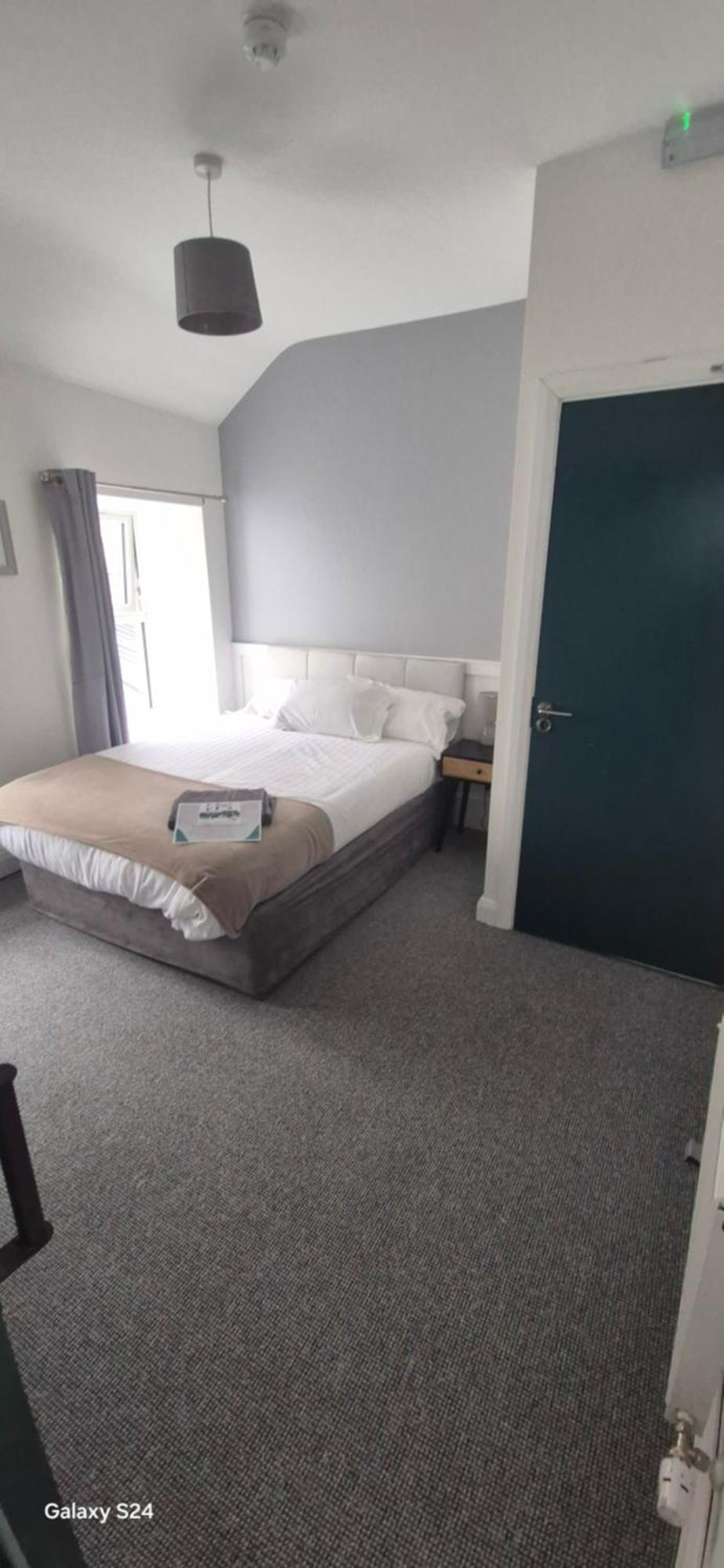 'James Lyons' The Old Main St Ballyhaunis Habitación foto
